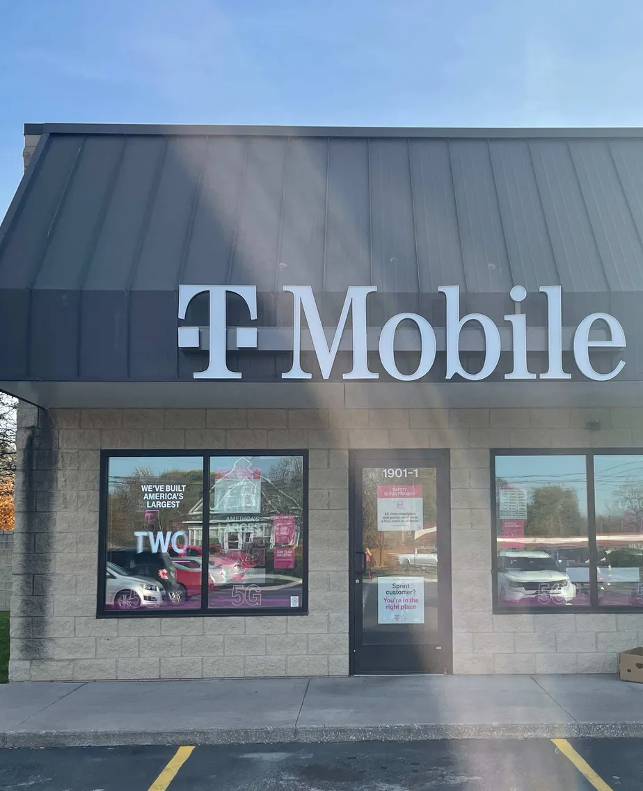 Exterior photo of T-Mobile store at S Euclid Ave & W Ivy St, Bay City, MI
