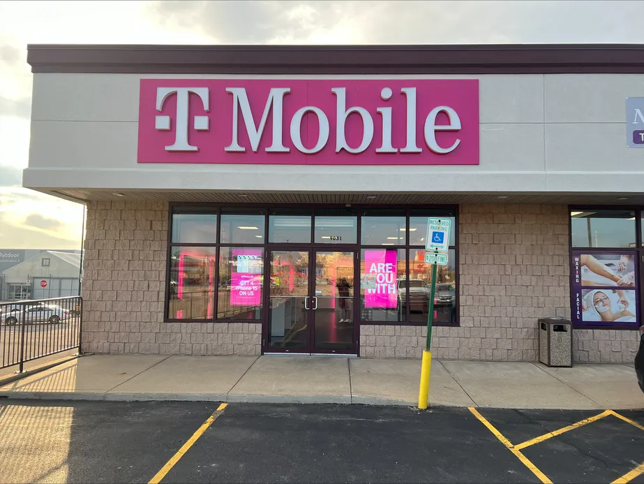 Foto del exterior de la tienda T-Mobile en Allen & Townline, Peoria, IL