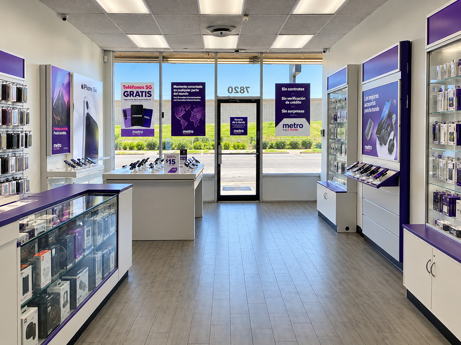 Metro by T-Mobile 7820 South Fwy - 7820 South Fwy 