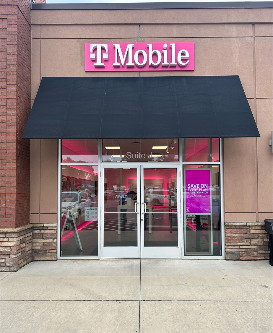 Exterior photo of T-Mobile Store at Wilkinson Blvd & Main St, Belmont, NC