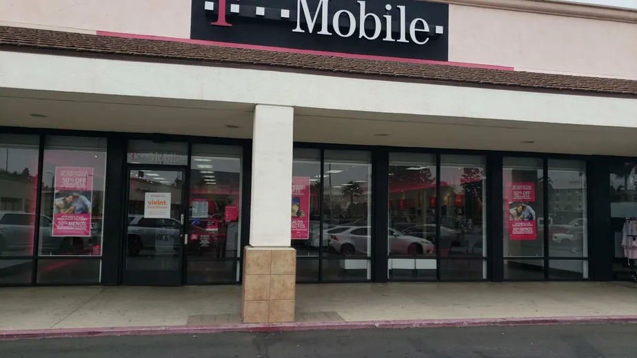 Exterior photo of T-Mobile store at Sierra Ave & Valley, Fontana, CA