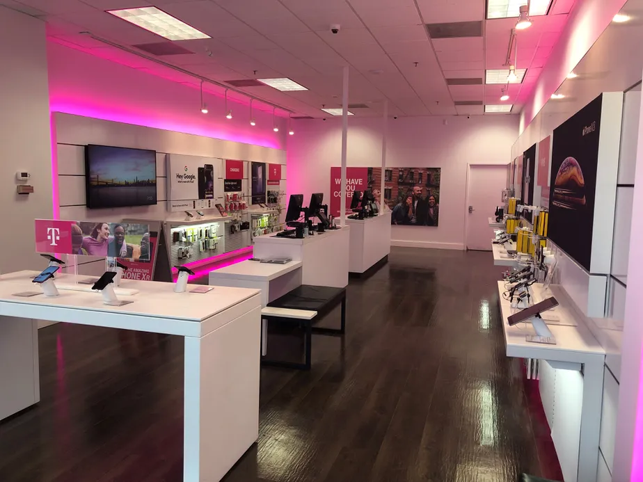  Interior photo of T-Mobile Store at Market & 9th, Wilmington, DE 