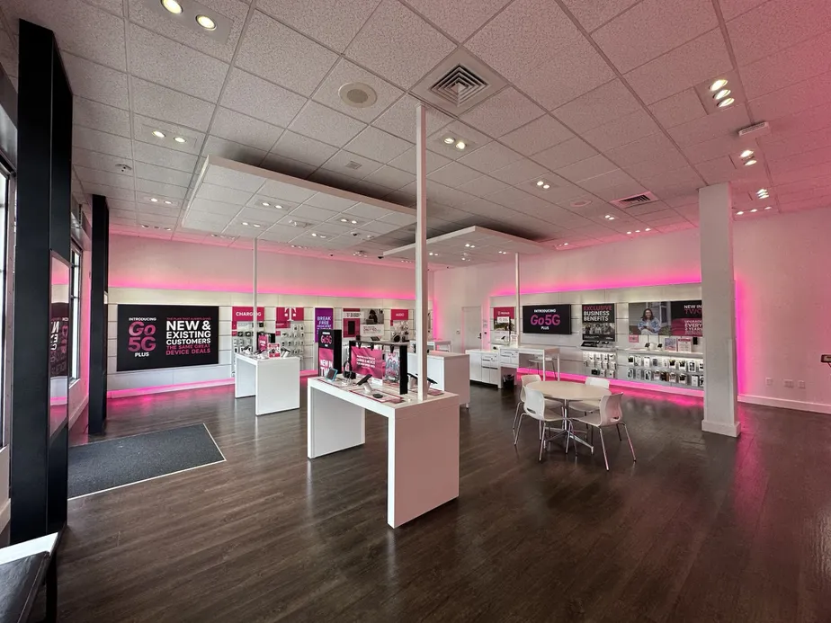  Interior photo of T-Mobile Store at Tanasbourne, Hillsboro, OR 