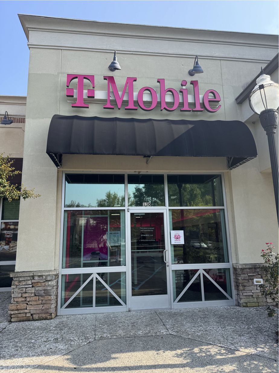 Exterior photo of T-Mobile Store at Ogeechee Rd and Berwick Blvd, Savannah, GA