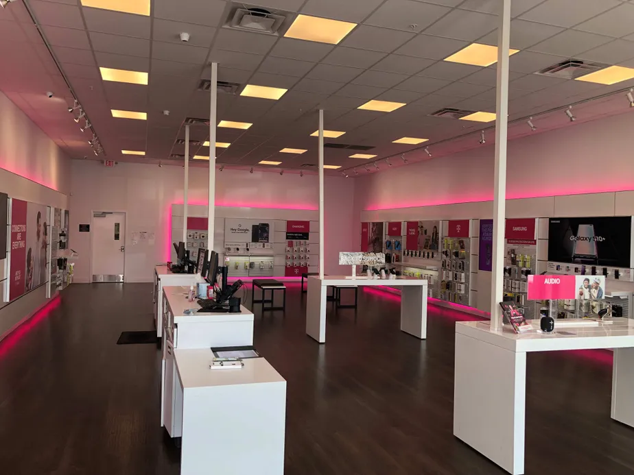 Interior photo of T-Mobile Store at Middletown Warwick Rd & Bunker Hill Rd, Middletown, DE