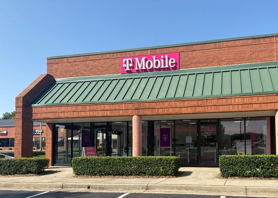  Exterior photo of T-Mobile Store at Lawrenceville Suwanee, Suwanee, GA 