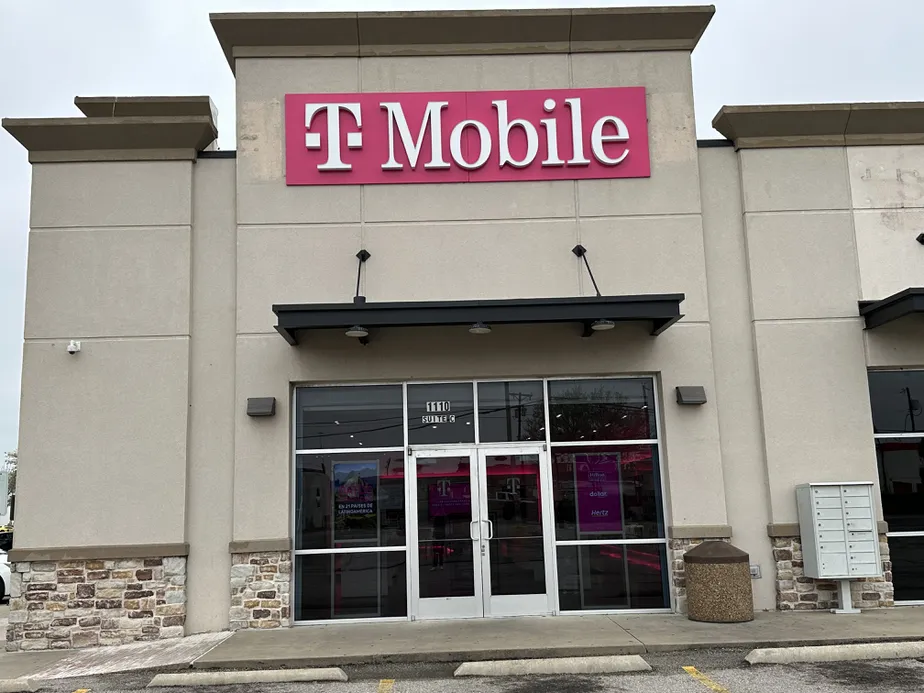  Exterior photo of T-Mobile Store at Avenue K & Parker, Plano, TX 