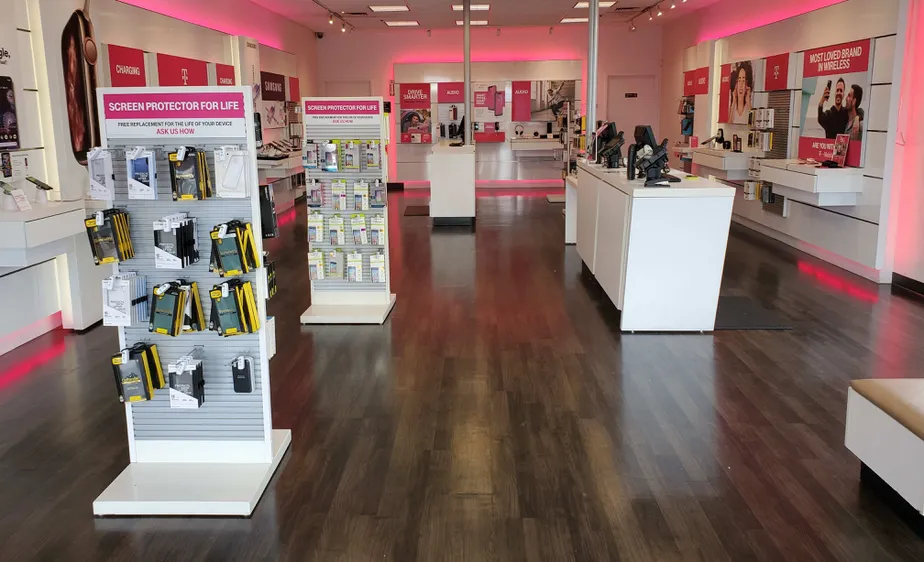 Foto del interior de la tienda T-Mobile en S Nogales Hwy & W Calle Arroyo Sur, Sahuarita, AZ