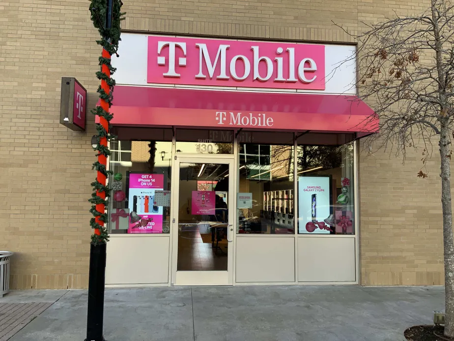 Exterior photo of T-Mobile Store at S University Ave & Midtown Ave, Little Rock, AR
