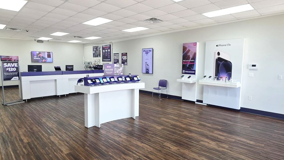 Metro by T-Mobile 2424 W Pioneer Pkwy C - 2424 W Pioneer Pkwy C 