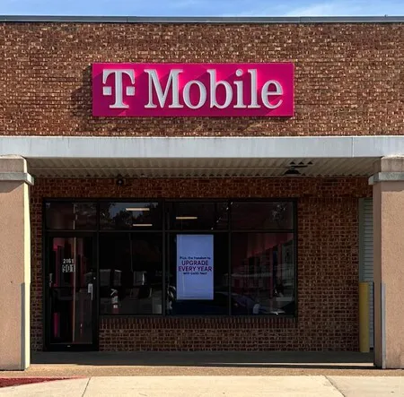  Exterior photo of T-Mobile Store at Whispering Pines Shopping Cntr, Manchester, TN 