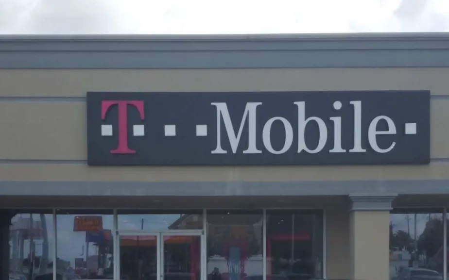 Exterior photo of T-Mobile store at Hwy 59 & Hillcroft, Houston, TX