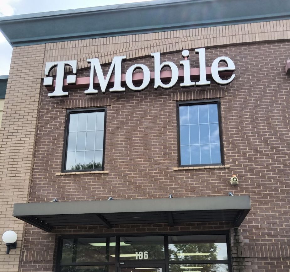 Exterior photo of T-Mobile Store at Epps Bridge Pkwy & Dowdy Rd, Athens, GA