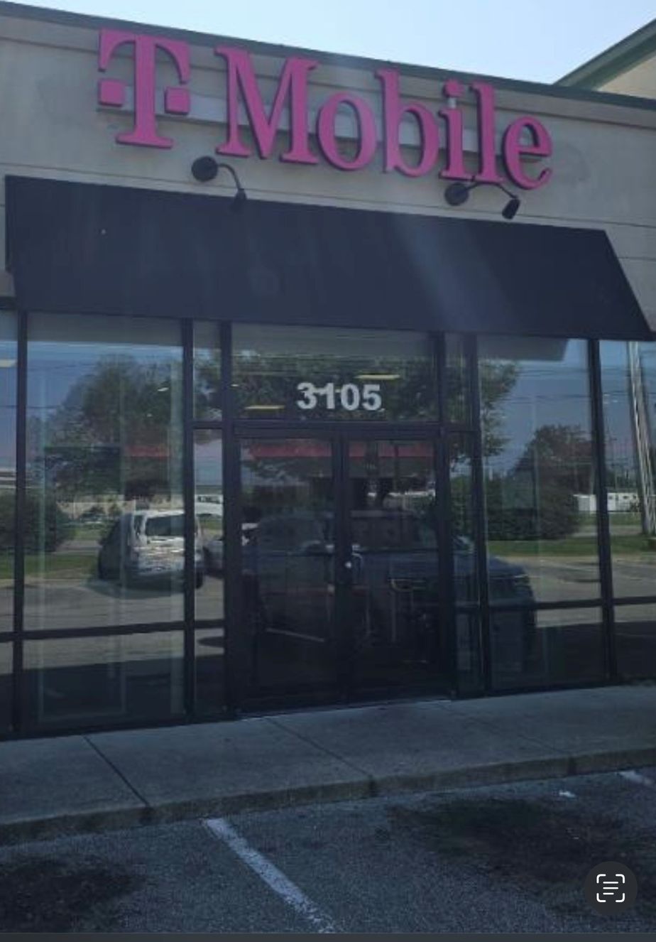 Exterior photo of T-Mobile Store at 3rd & Central, Louisville, KY