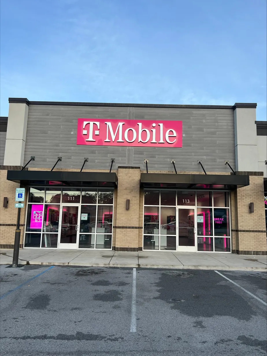  Exterior photo of T-Mobile Store at Hwy 153 & Berean Ln, Hixson, TN 