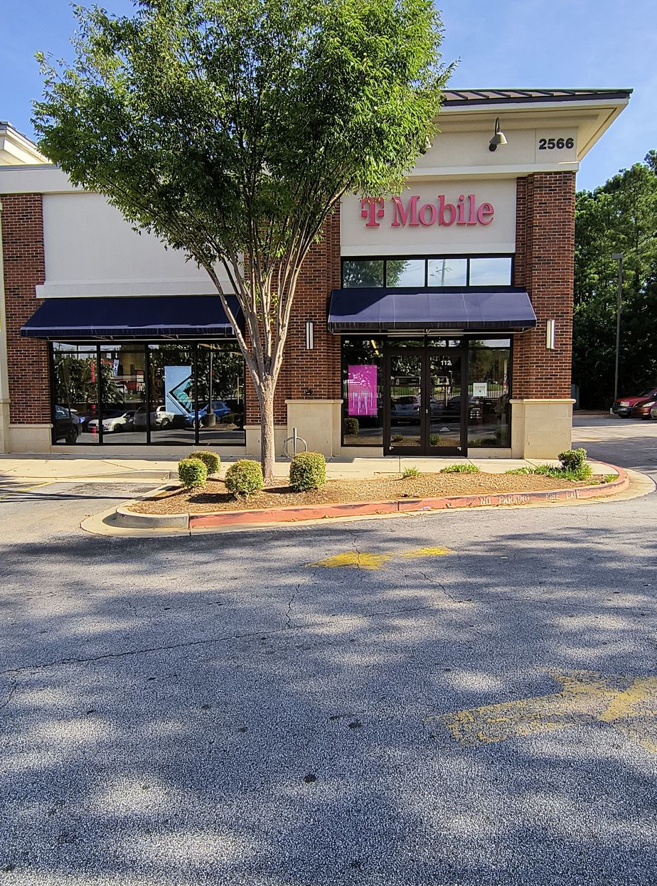 Exterior photo of T-Mobile Store at North Druid Hills, Atlanta, GA