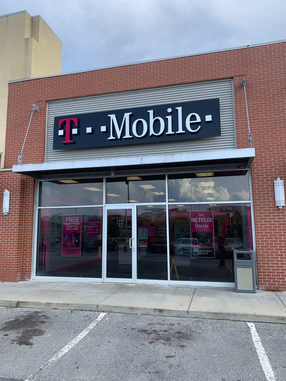 Foto del exterior de la tienda T-Mobile en Wagner Rd. & Center Commons Blvd., Monaca, PA