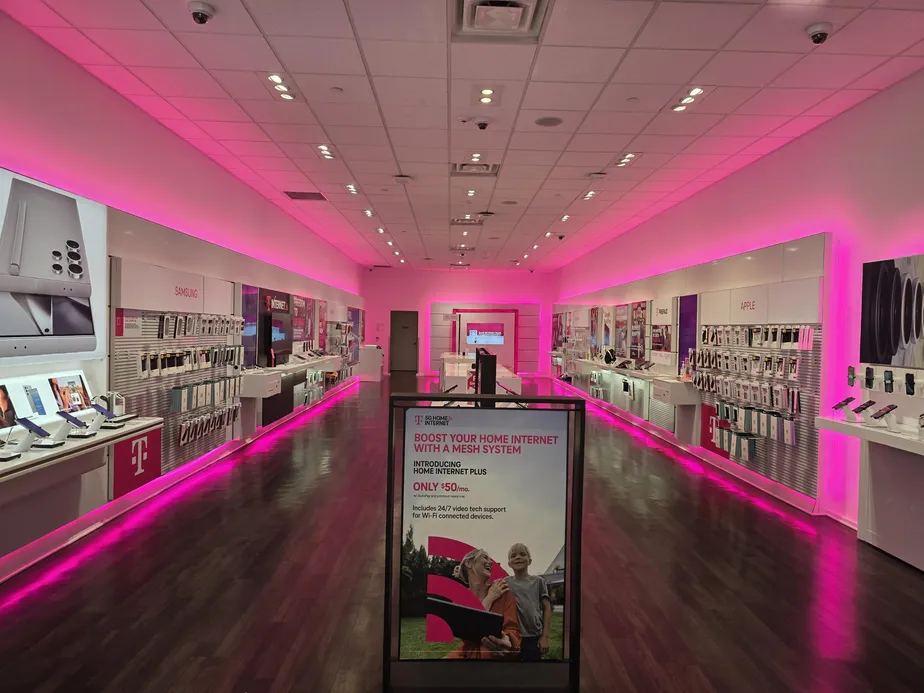  Interior photo of T-Mobile Store at Southlake Mall, Merrillville, IN 