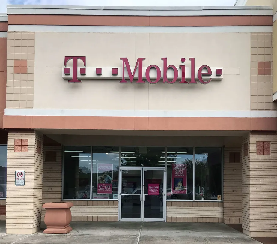 Exterior photo of T-Mobile Store at Duluth Hwy & Lawrenceville Suwanee, Lawrenceville, GA