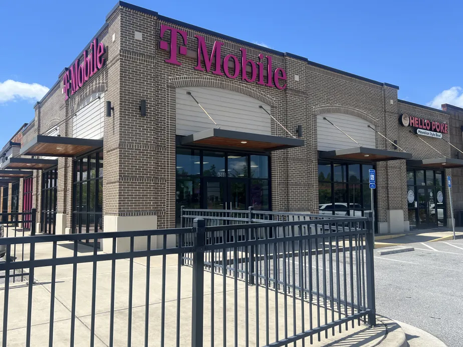  Exterior photo of T-Mobile Store at Horizon S Pkwy & Steiner Way, Grovetown, GA 