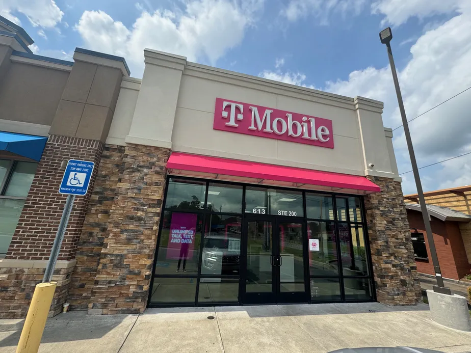  Exterior photo of T-Mobile Store at Hwy 53 & Richardson Rd SE, Calhoun, GA 