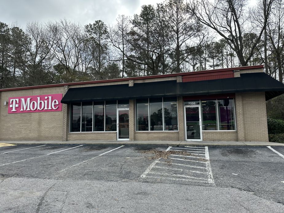 Interior photo of T-Mobile Store at Creekside, Columbia, SC