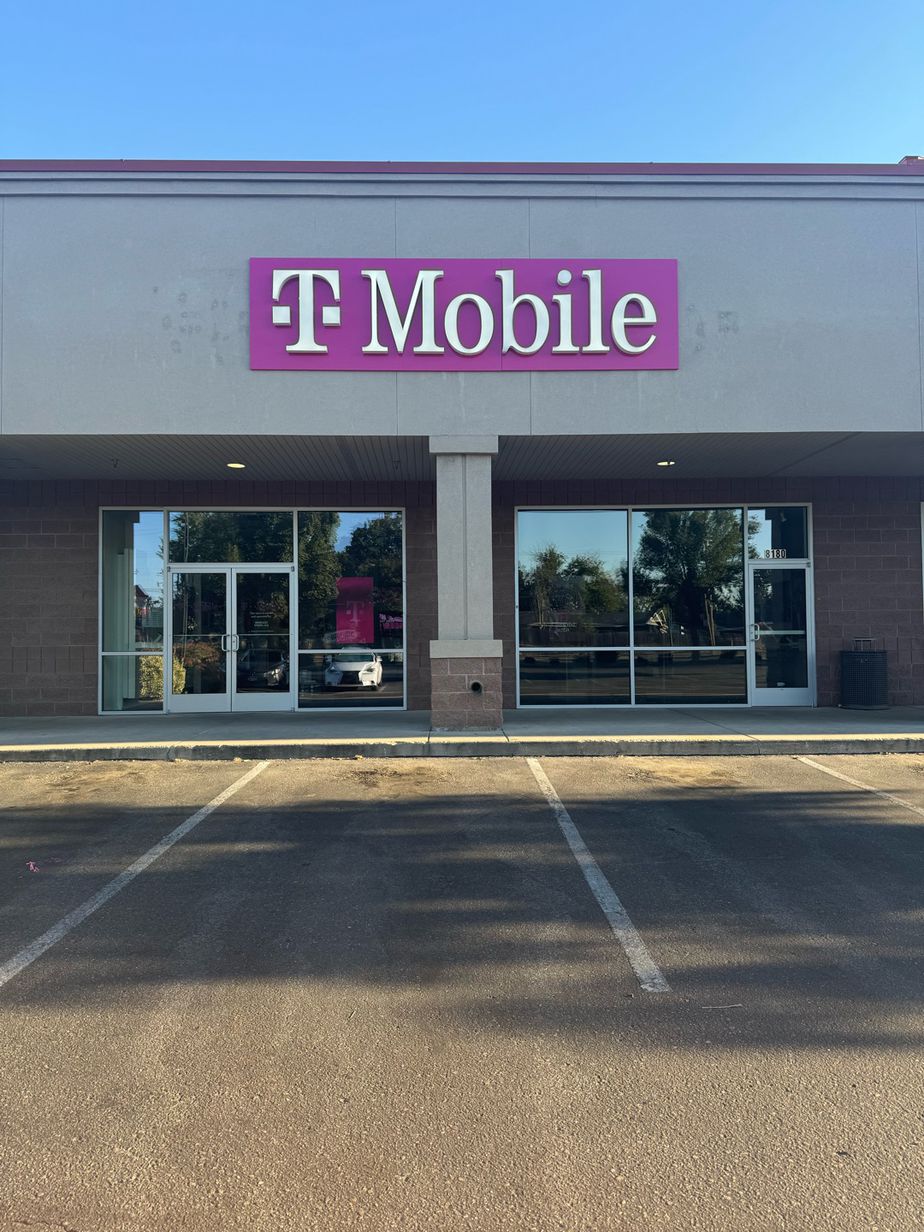 Exterior photo of T-Mobile Store at Overland Rd & Cole Rd, Boise, ID