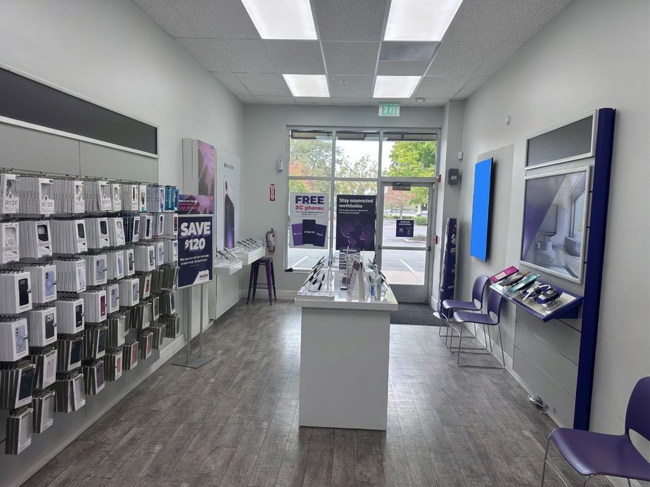 Metro by T-Mobile 750 Stony Point Rd - 750 Stony Point Rd 