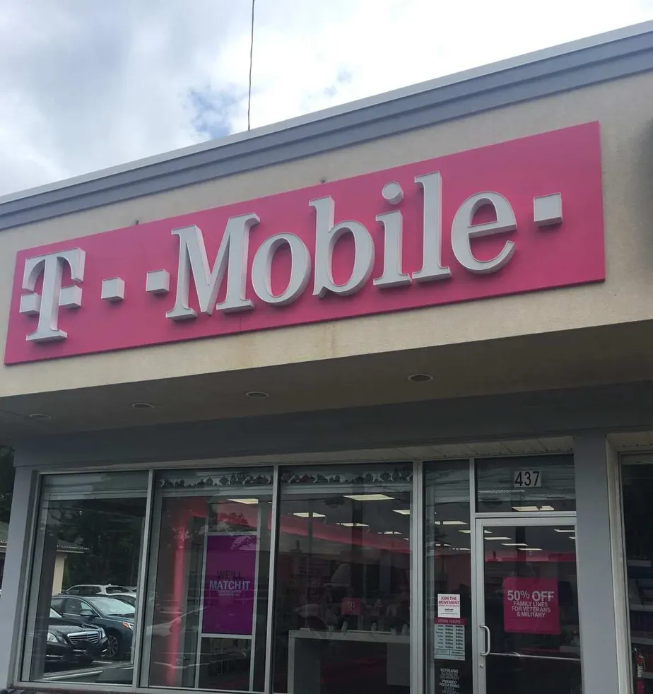 Exterior photo of T-Mobile store at Broad St & White Rd, Shrewsbury, NJ