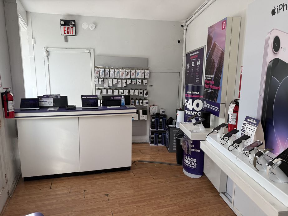 Metro by T-Mobile 124 N Main St - 124 N Main St 