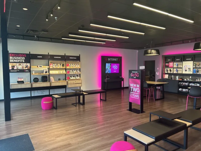 Foto del interior de la tienda T-Mobile en Airline Hwy, Baton Rouge, LA