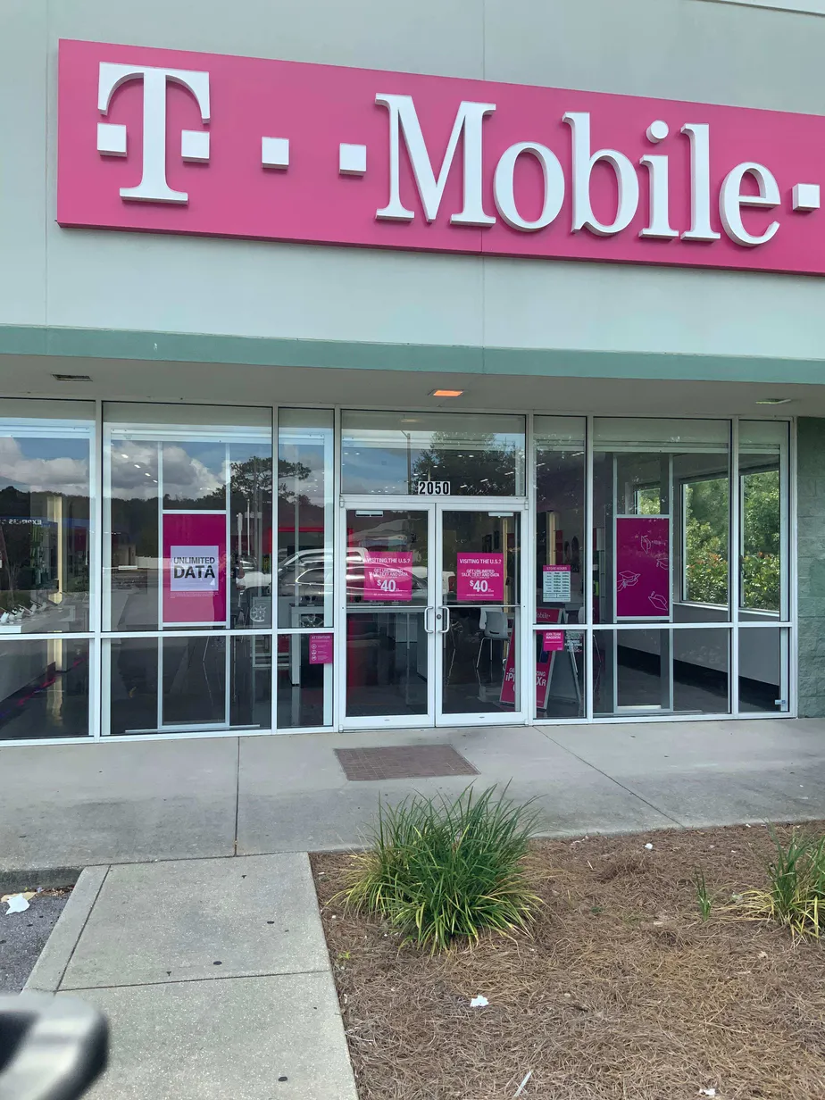 Exterior photo of T-Mobile store at Hwy 59 & 9th Ave, Foley, AL