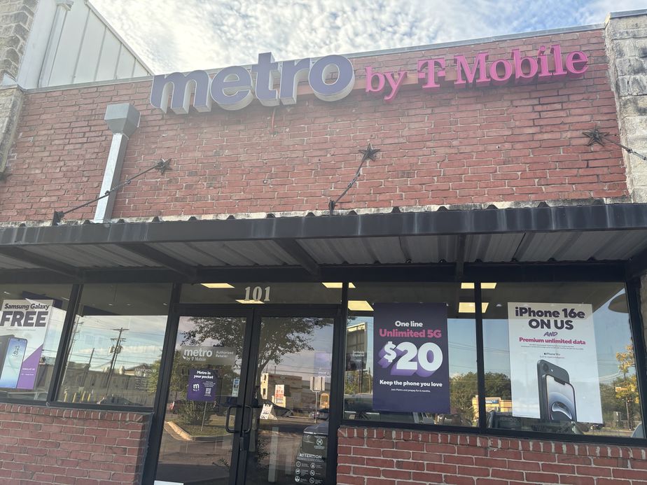 Metro by T-Mobile 1515 Aquarena Springs Dr - 1515 Aquarena Springs Dr 