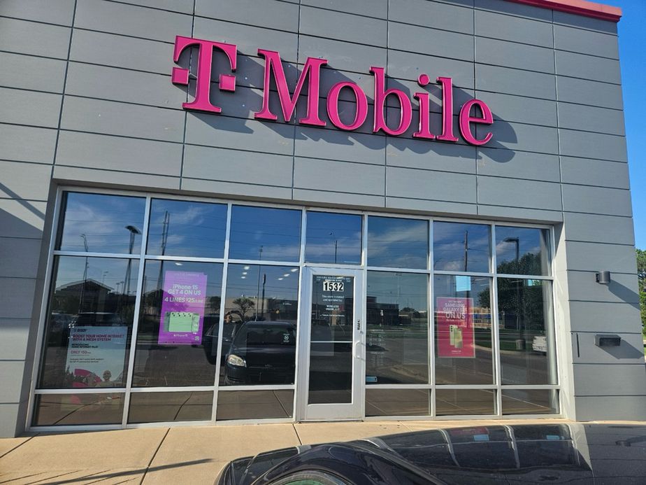 Exterior photo of T-Mobile Store at E 17th Ave & Super Plz, Hutchinson, KS