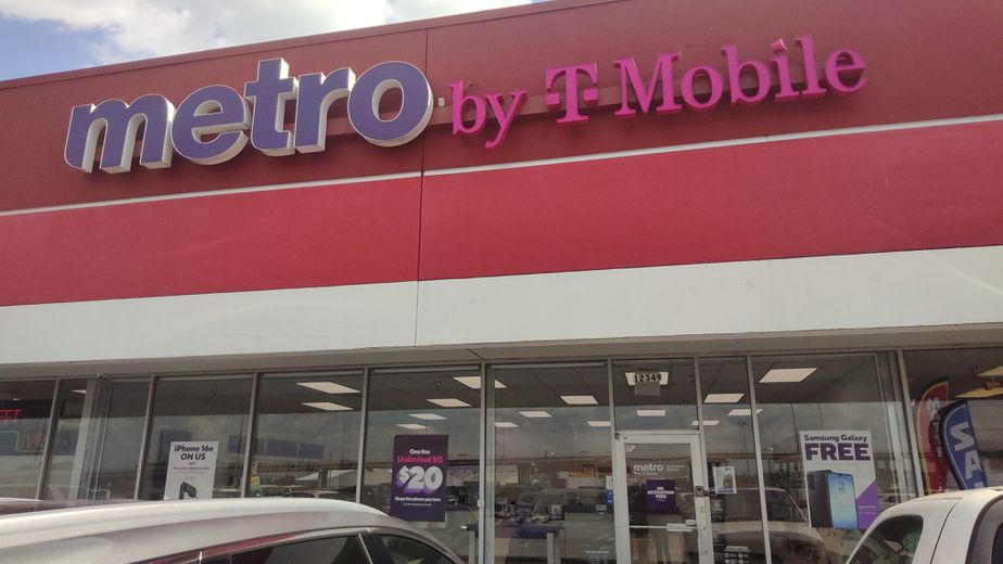 Metro by T-Mobile 12349 Main St - 12349 Main St 