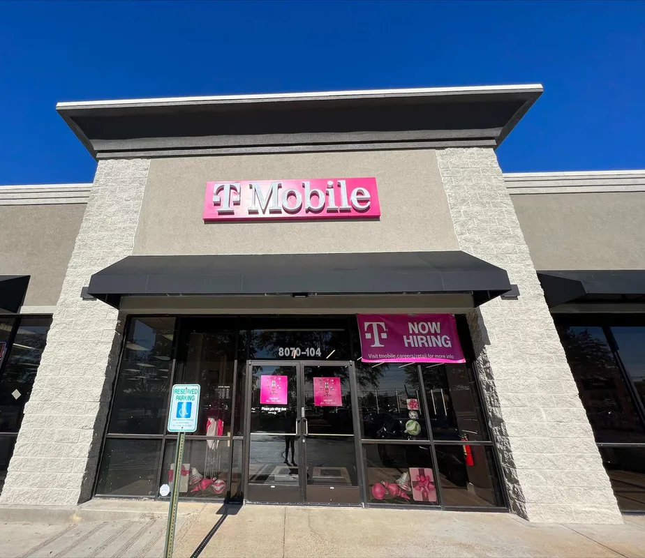 Foto del exterior de la tienda T-Mobile en US 64 & Germantown Parkway, Bartlett, TN