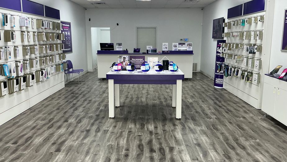 Metro by T-Mobile 524 S Saginaw Blvd - 524 S Saginaw Blvd 