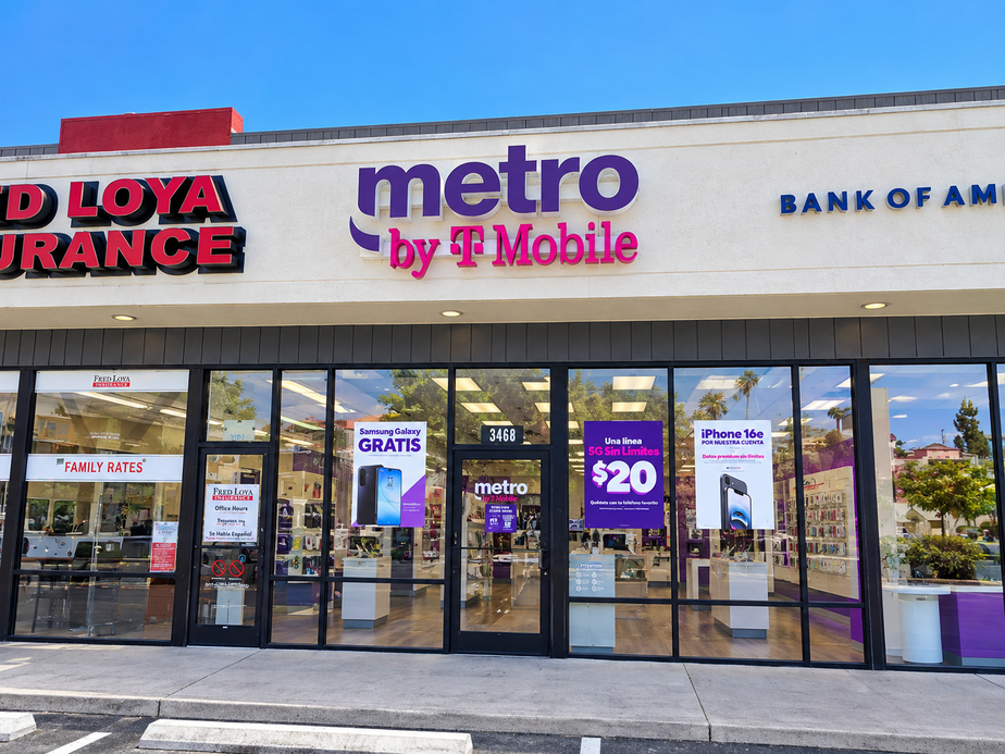 Metro by T-Mobile 3468 E Cesar E Chavez Ave - 3468 E Cesar E Chavez Ave 