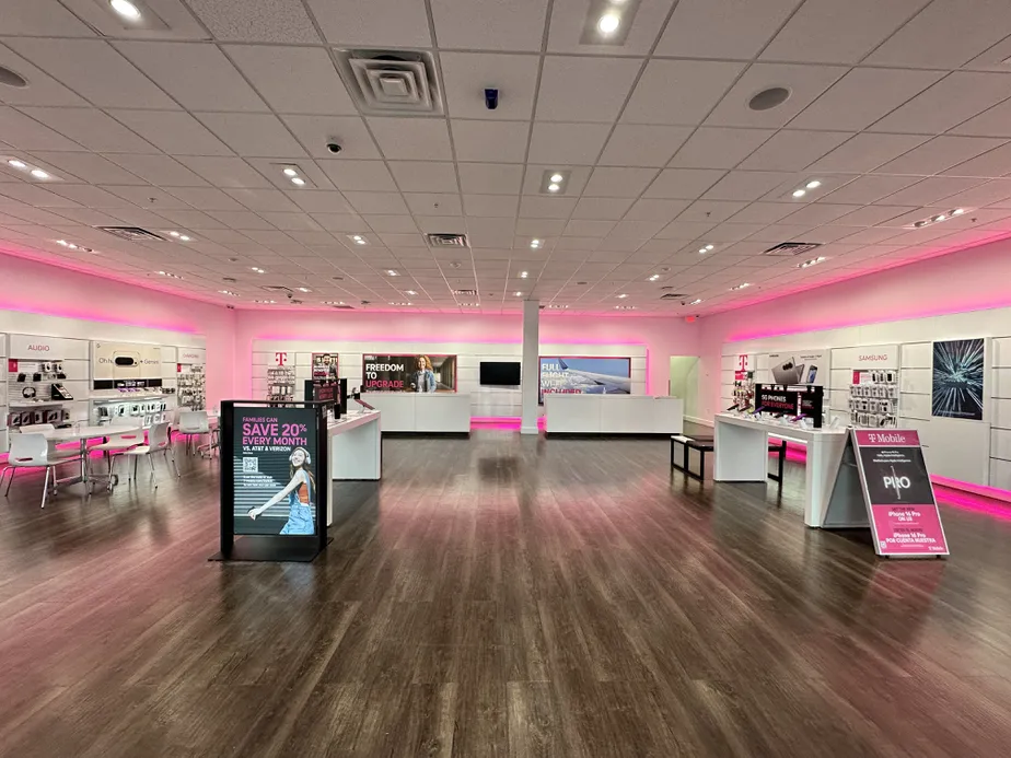  Interior photo of T-Mobile Store at 1960 & Cutten, Houston, TX 