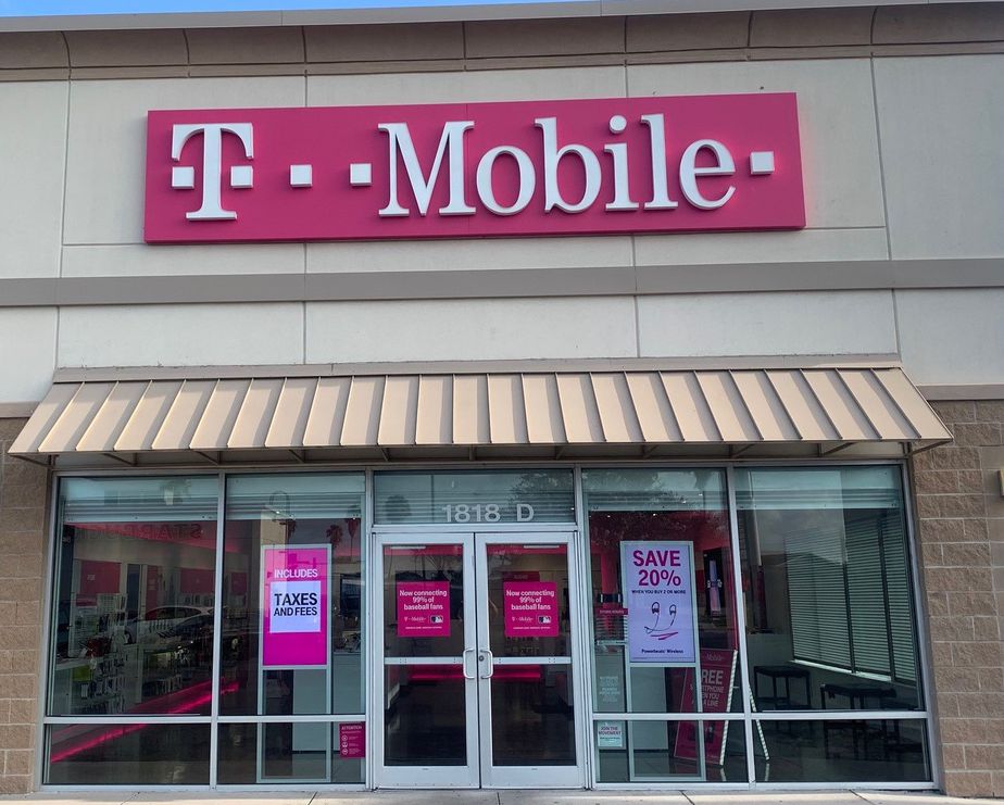 Exterior photo of T-Mobile Store at Tyler & P, Harlingen, TX