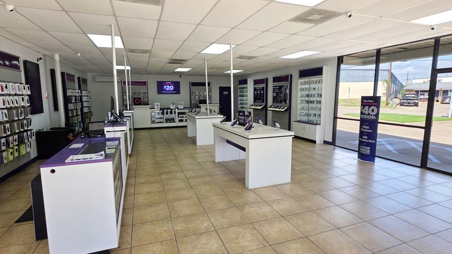 Metro by T-Mobile 2800 S Cooper St - 2800 S Cooper St 