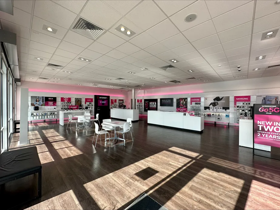Foto del interior de la tienda T-Mobile en I10 & Paseo Del Norte, El Paso, TX