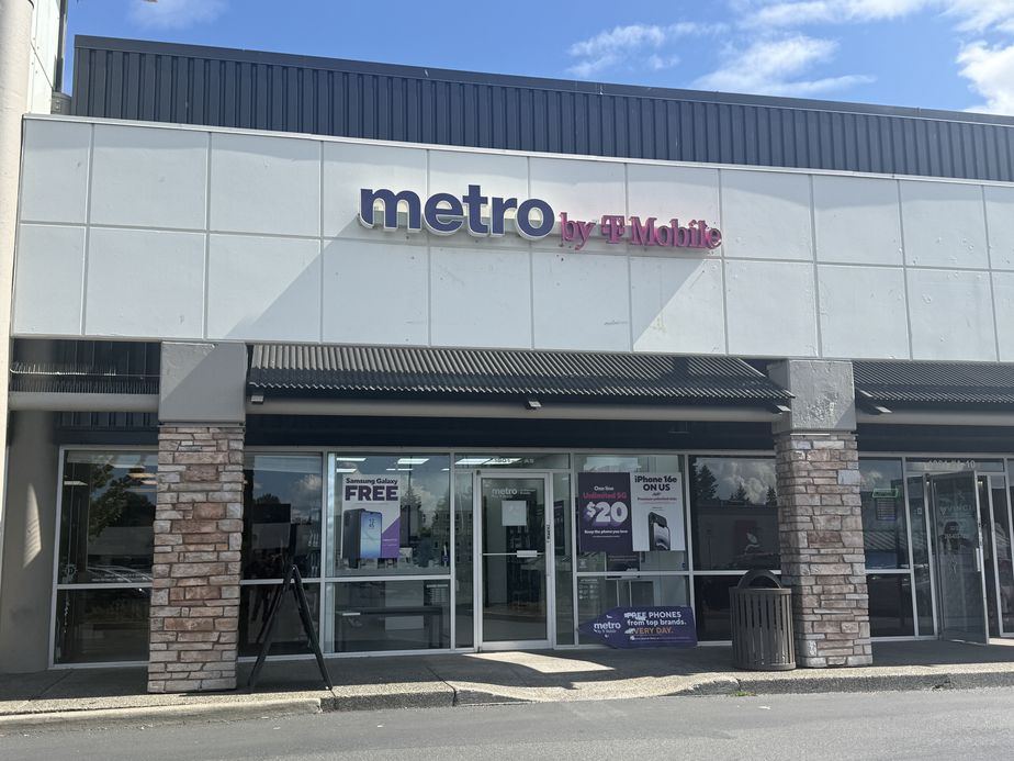 Metro by T-Mobile 1909 S 72nd Street, - 1909 S 72nd Street, 