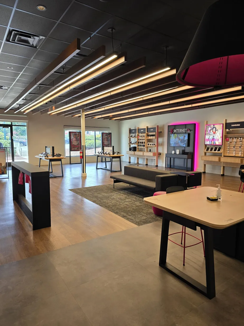  Interior photo of T-Mobile Store at Perimeter Center, Dunwoody, GA 