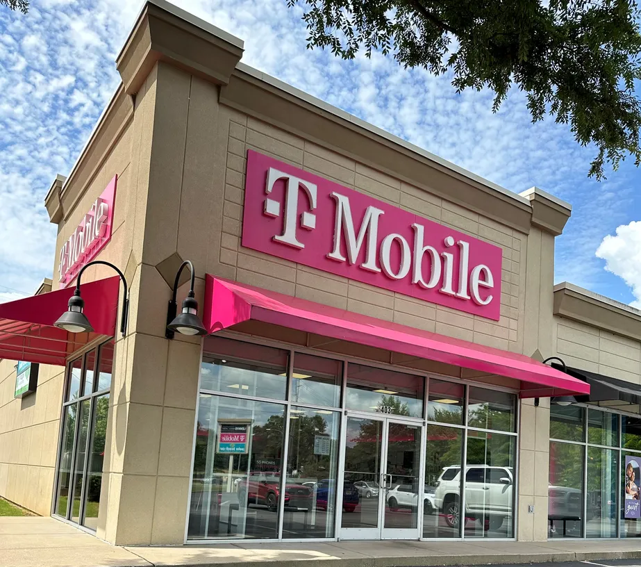  Exterior photo of T-Mobile Store at Florence Cox Crk Pky & Mall Dr, Florence, AL 