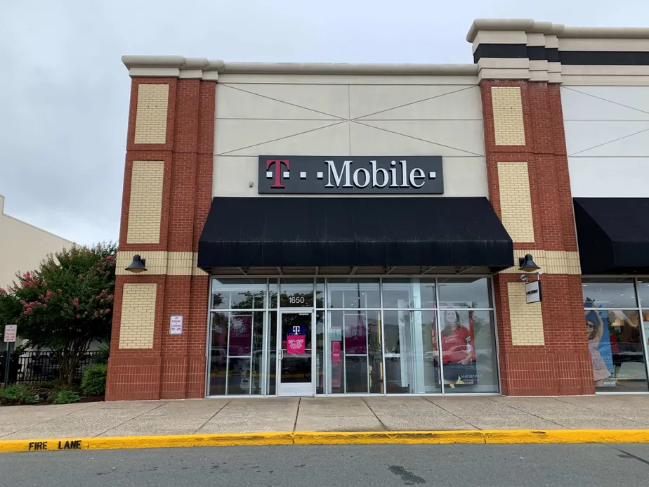 Exterior photo of T-Mobile store at Rt. 3 & I-95, Fredericksburg, VA