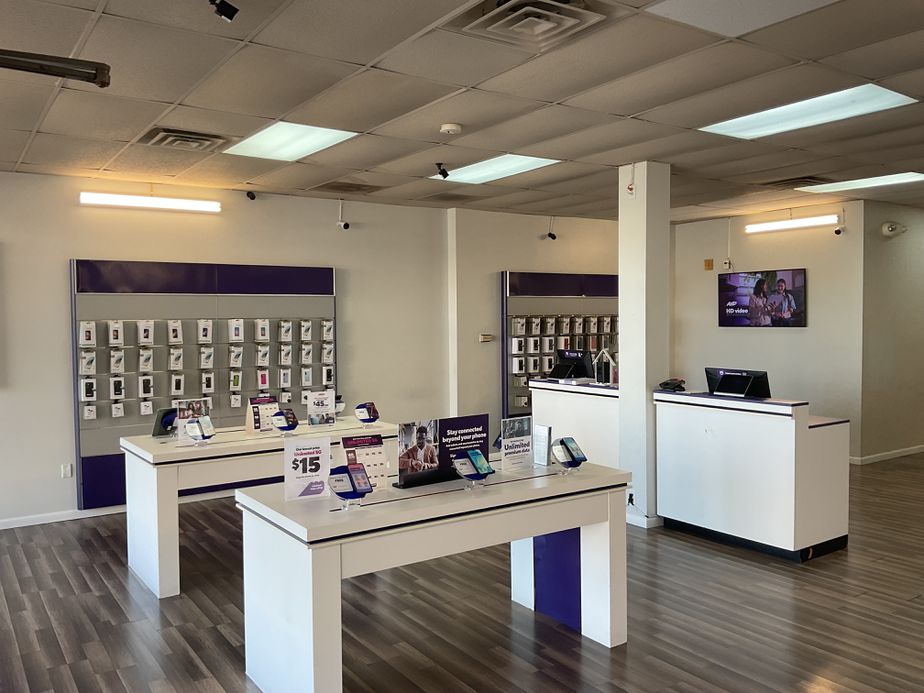 Metro by T-Mobile 351 Loucks Rd - 351 Loucks Rd
