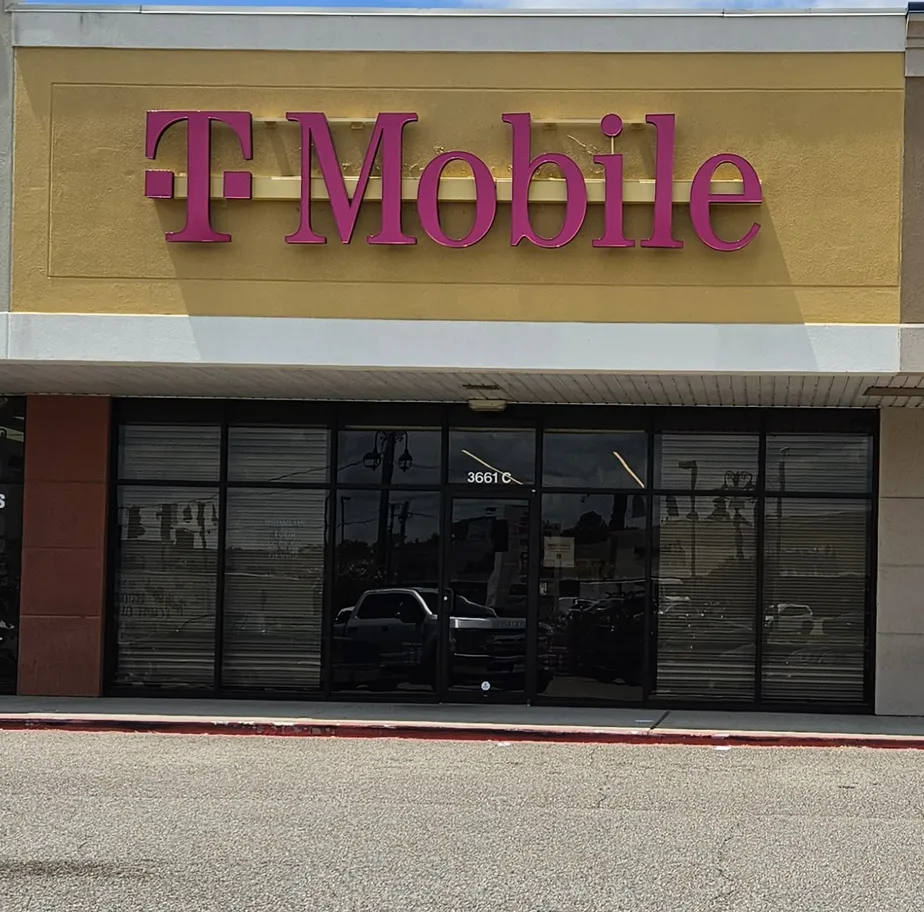  Exterior photo of T-Mobile Store at Sangani Blvd & Indian River Rd, Diberville, MS 