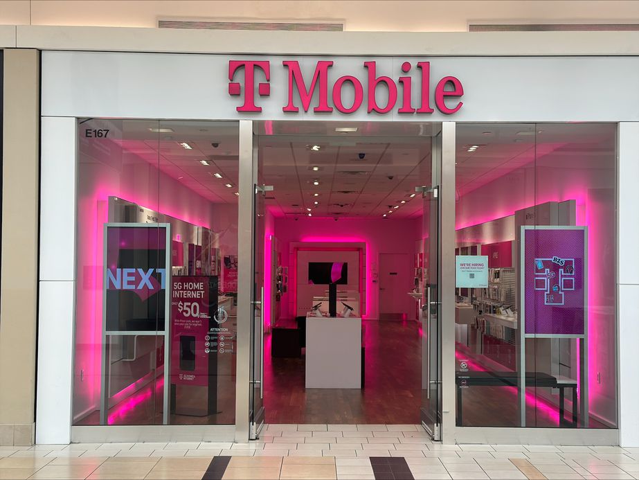 Exterior photo of T-Mobile Store at Northshore Mall - Main Level, Peabody, MA