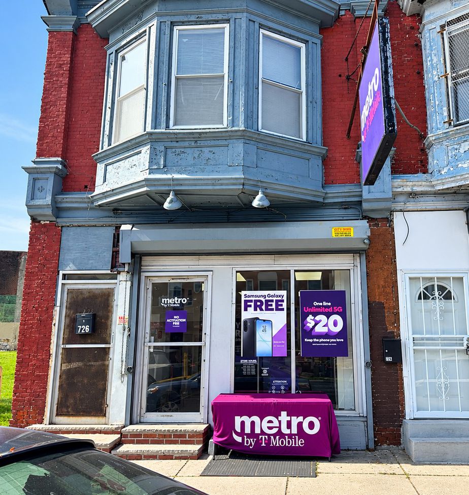Metro by T-Mobile 726 S 52nd st - 726 S 52nd st